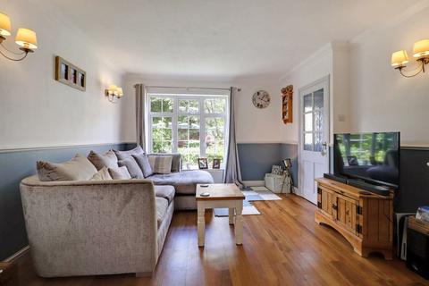 37 Oakfields, Guildford, GU3 3AS