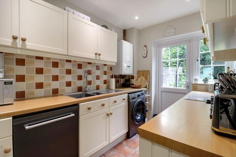 37 Oakfields, Guildford, GU3 3AS