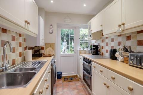 37 Oakfields, Guildford, GU3 3AS