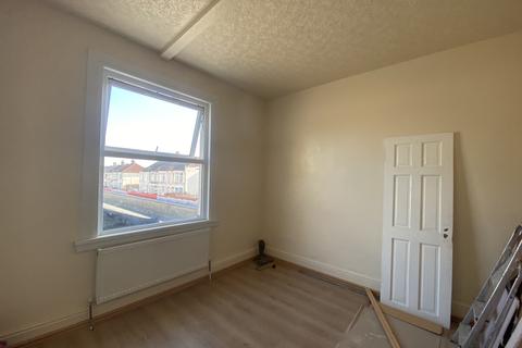 1 bedroom in a house share to rent - Longbridge Road, Barking IG11