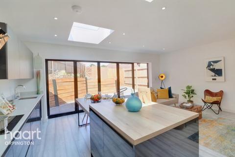 102a Poverest Road, Orpington, BR5 2DQ