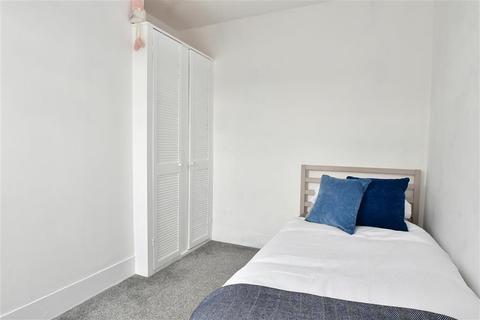 30 Coombe Road, Gravesend, DA12 5PB