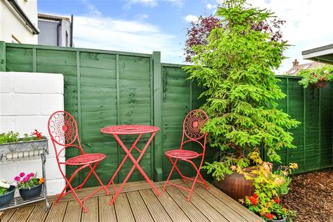 30 Coombe Road, Gravesend, DA12 5PB
