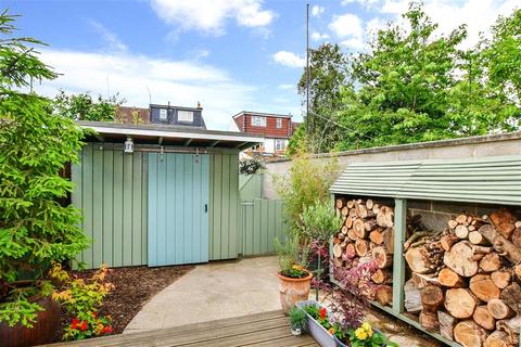 30 Coombe Road, Gravesend, DA12 5PB