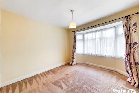 13 Buckingham Gardens, Edgware, HA8 6NB