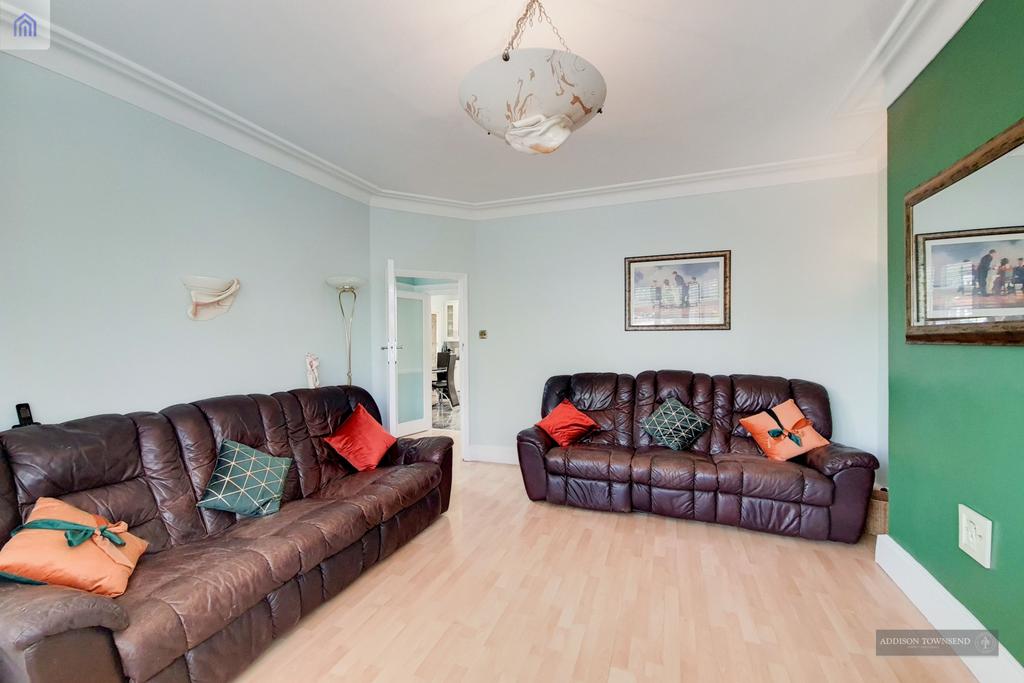 Ridge Avenue, N21 4 bed semidetached house £825,000