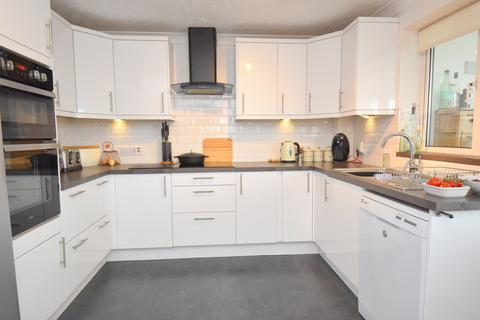 13 Manor Close, Templecombe, BA8 0LA