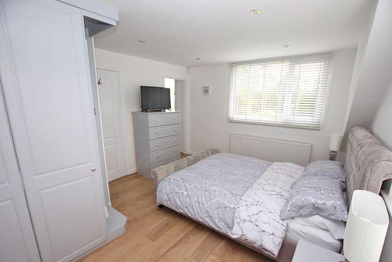 Bed 1 photo 2