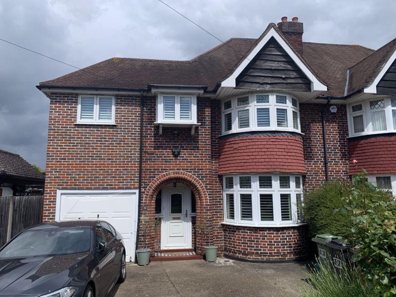Grafton Road, Worcester Park 3 bed semidetached house £2,500 pcm (£