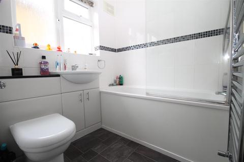 5 Lavender Close, Carshalton, SM5 3EH