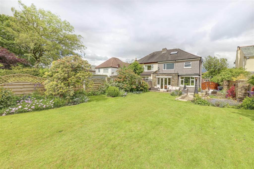 Royds Avenue, Accrington 4 bed semidetached house £370,000