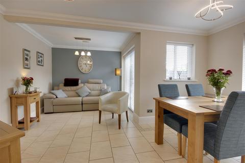 12 Buccaneer Way, Brough, HU15 1EW