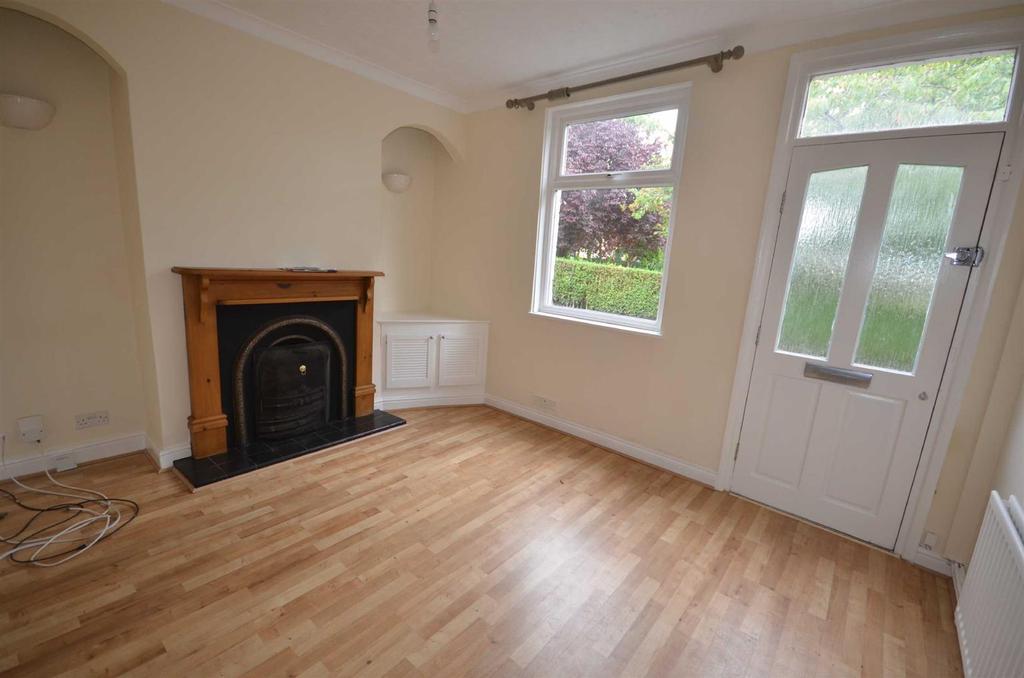 Albert Street, Stone 2 bed terraced house £625 pcm (£144 pw)