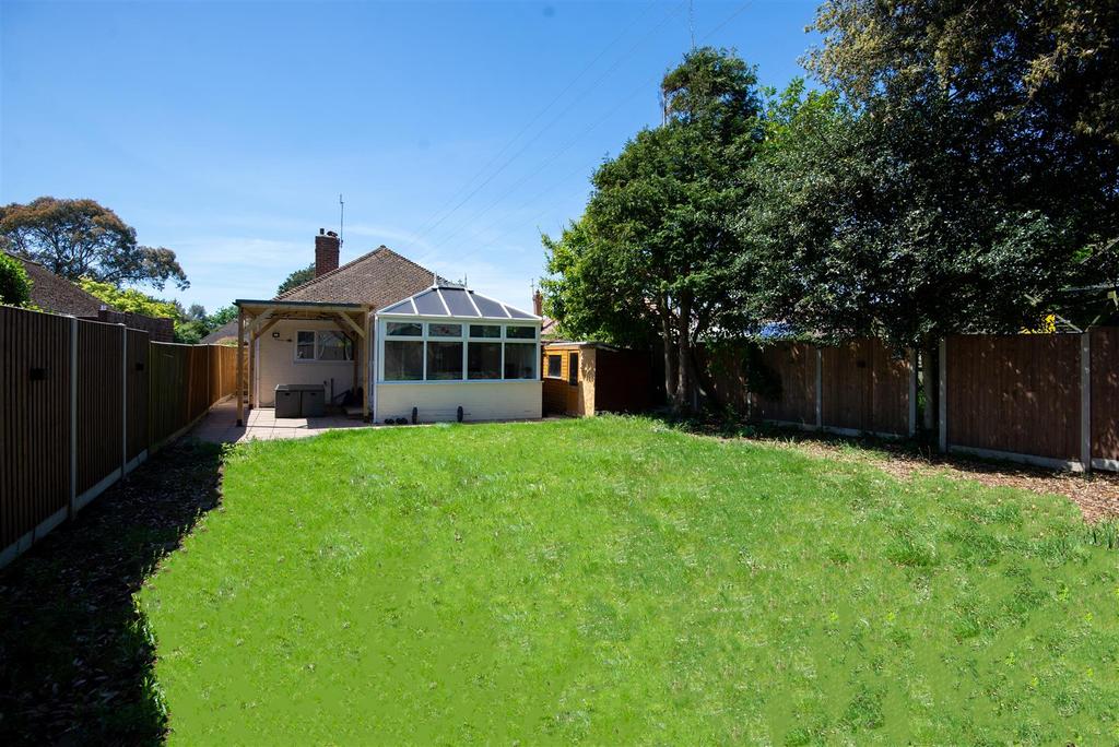 Elm Park, Ferring, Worthing 3 bed detached bungalow £500,000