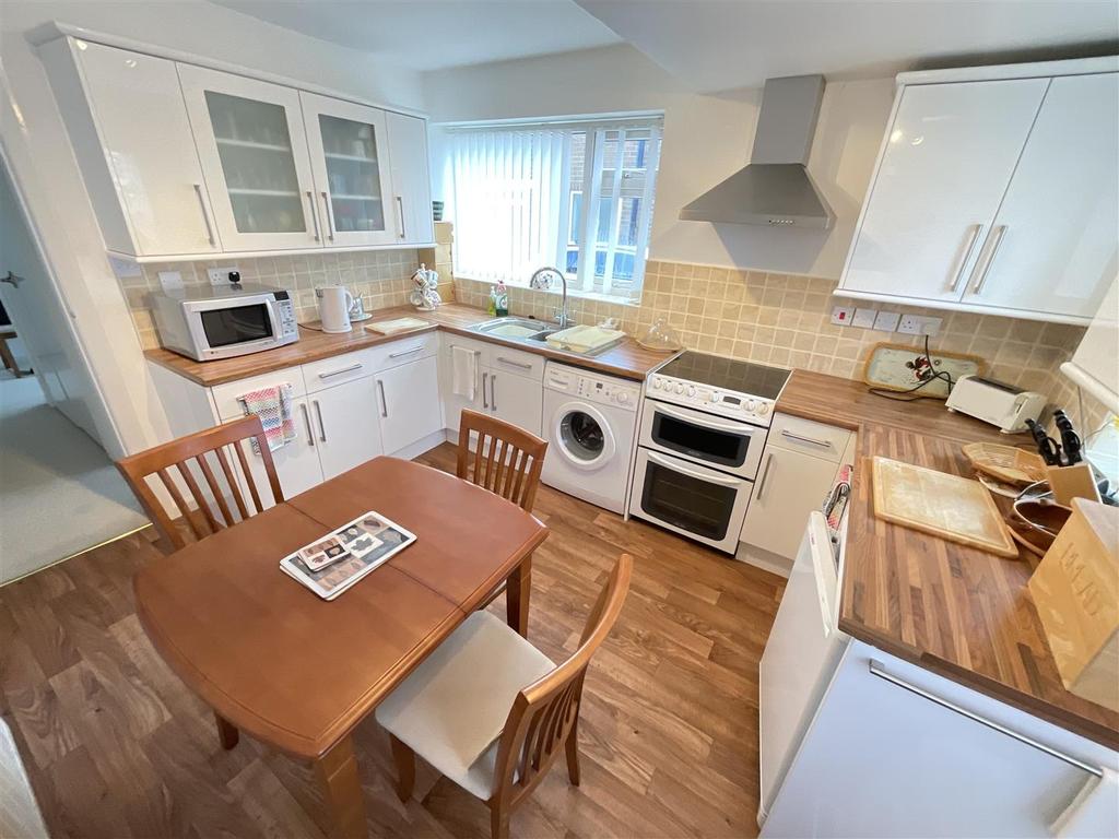 Racecourse Road, East Ayton, Scarborough 2 bed semidetached bungalow