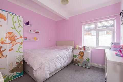 3 West Gardens, Epsom, KT17 1NQ