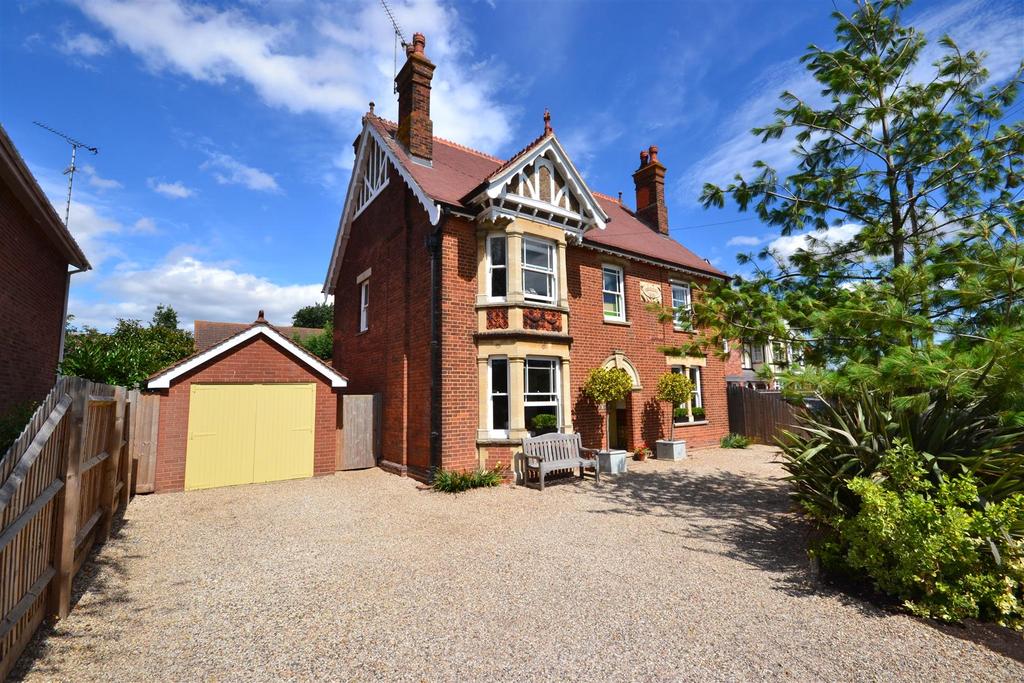 North End, Southminster 5 bed detached house £674,995