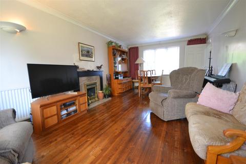 14 Fairway Drive, Burnham-on-crouch, CM0 8PN