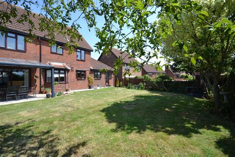 14 Fairway Drive, Burnham-on-crouch, CM0 8PN
