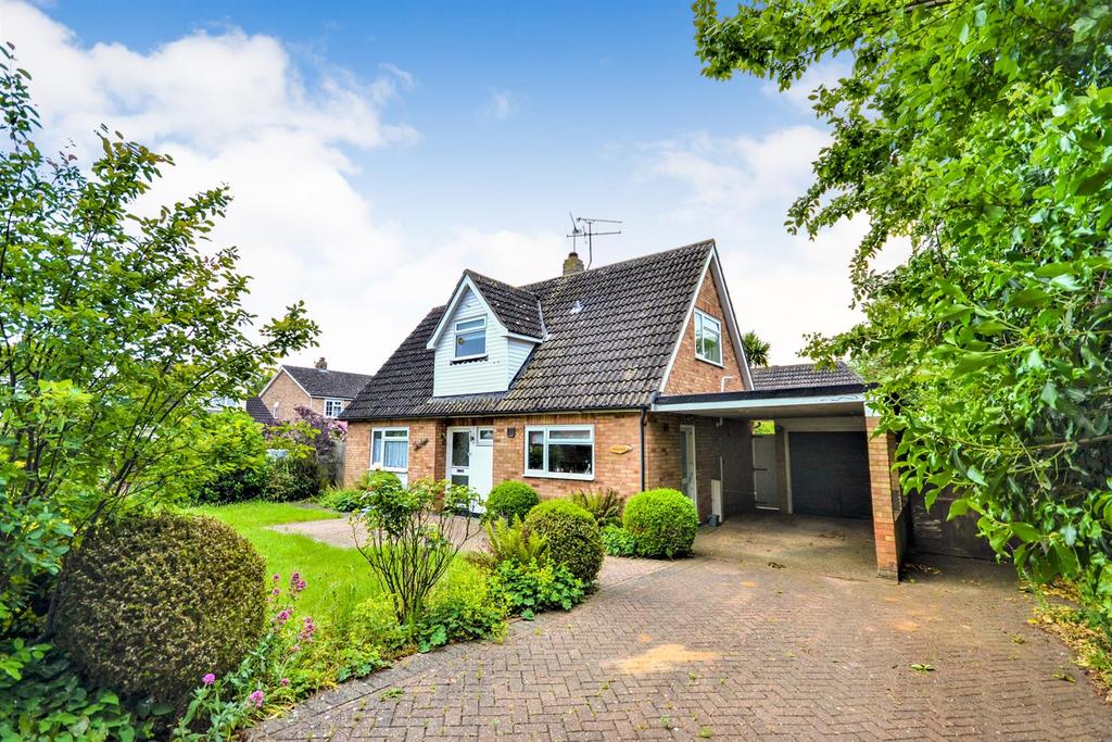 Green Lane, BurnhamonCrouch 3 bed detached house for sale £450,000