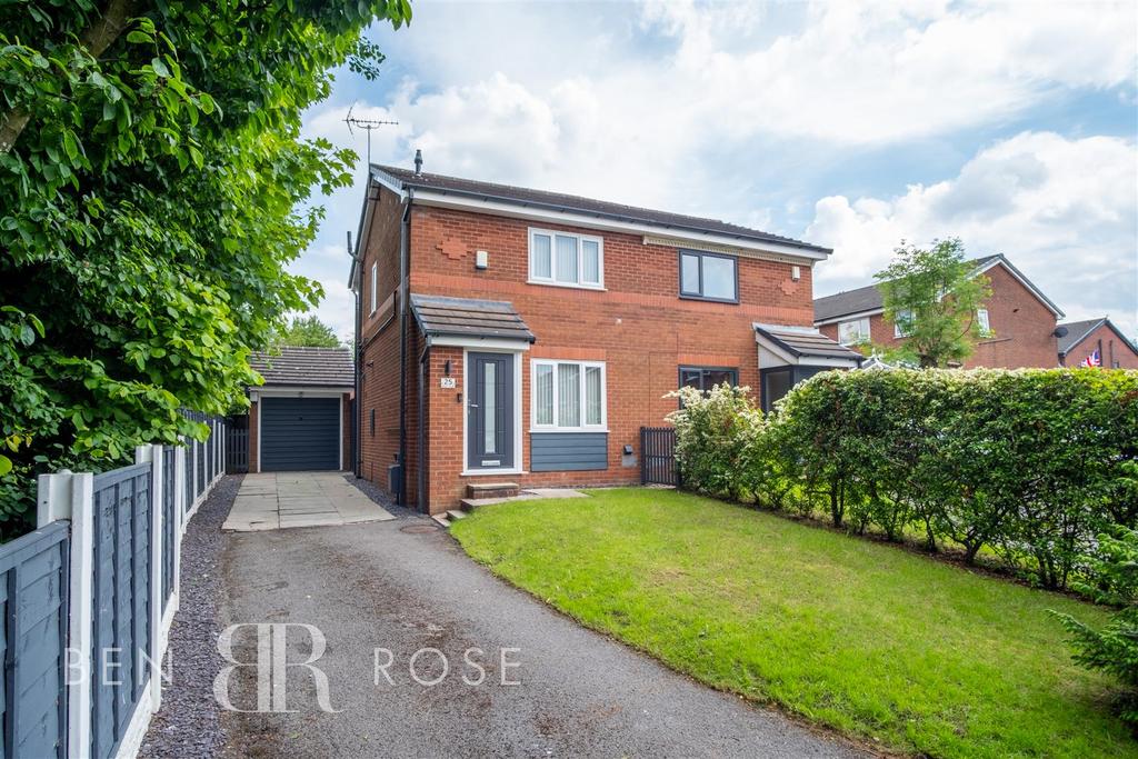 Black Croft, ClaytonLeWoods, Chorley 2 bed semidetached house £775
