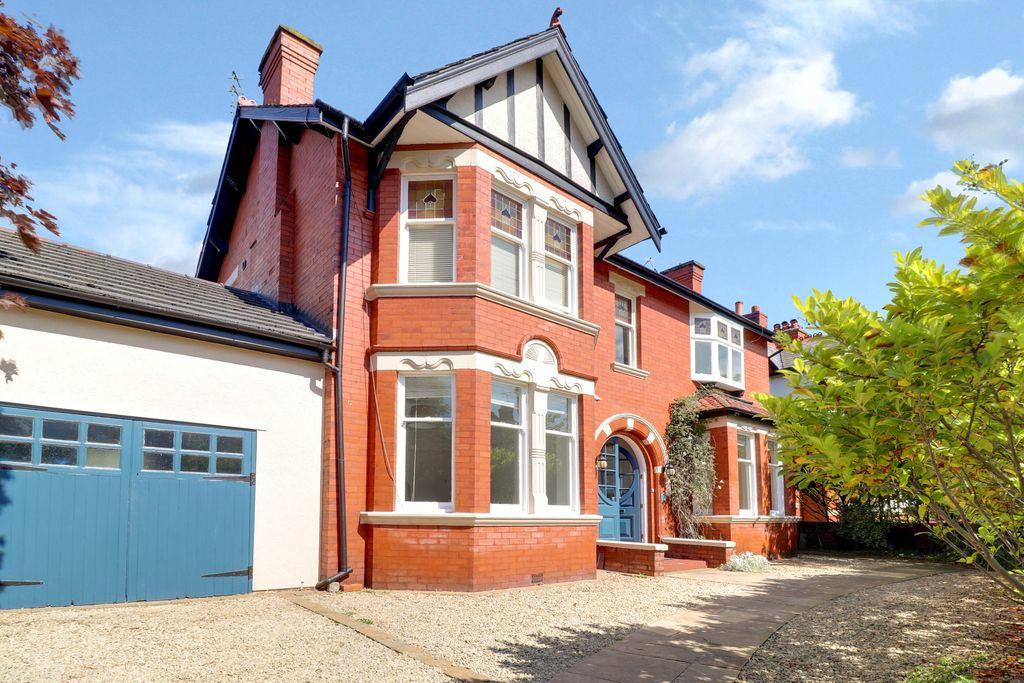 Irton Road, Southport PR9 9DY 6 bed detached house for sale £600,000
