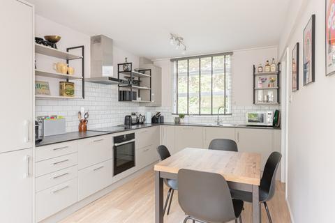 22 Westfield, Ashtead, KT21 1RH