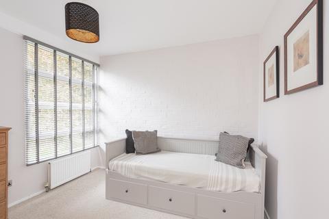 22 Westfield, Ashtead, KT21 1RH