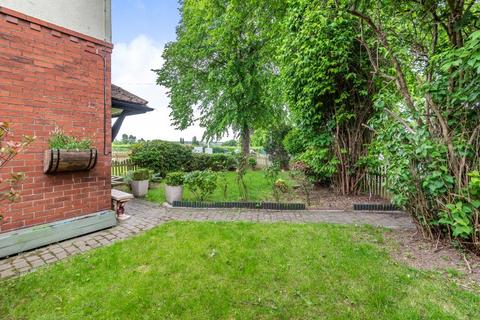 110 Broadgate Walk, Horsforth, Leeds, LS18 4EZ