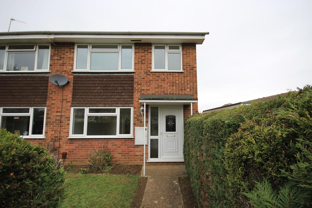 Campion Way, Flitwick, MK45 3 bed end of terrace house £1,050 pcm (£