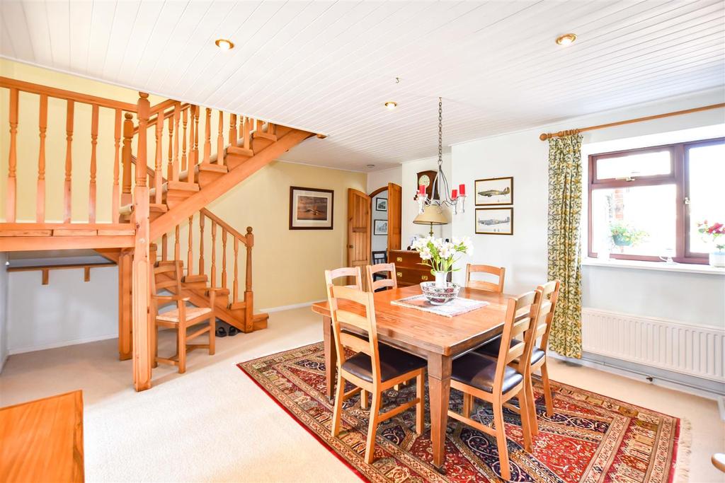 Dining Room i.JPG