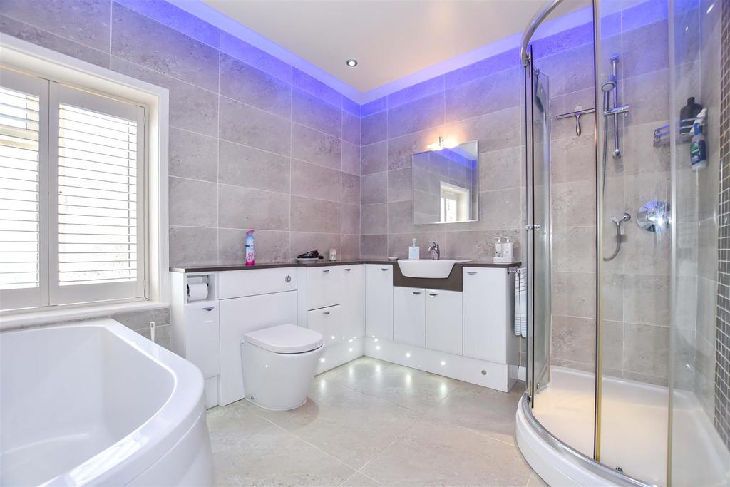 Family Bathroom.JPG