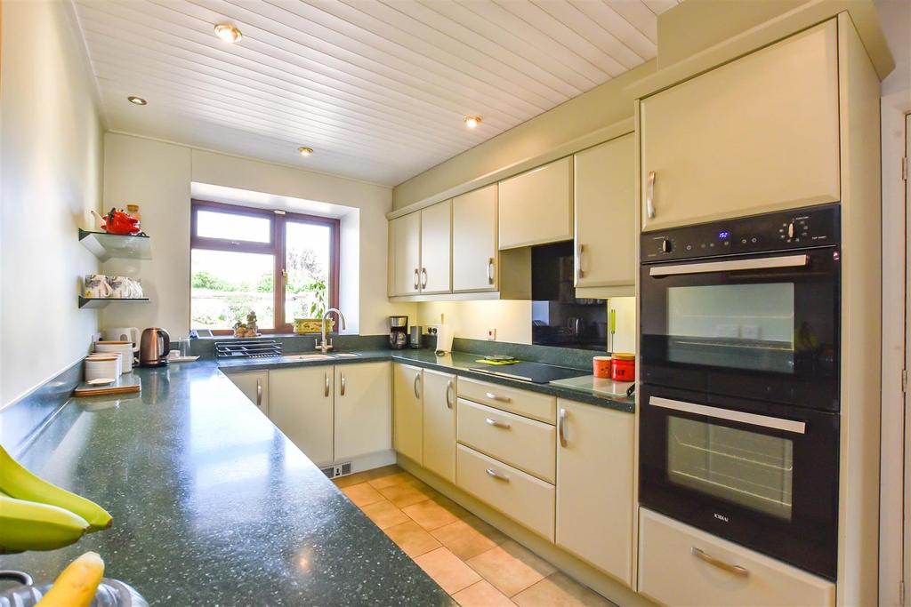 Kitchen.JPG