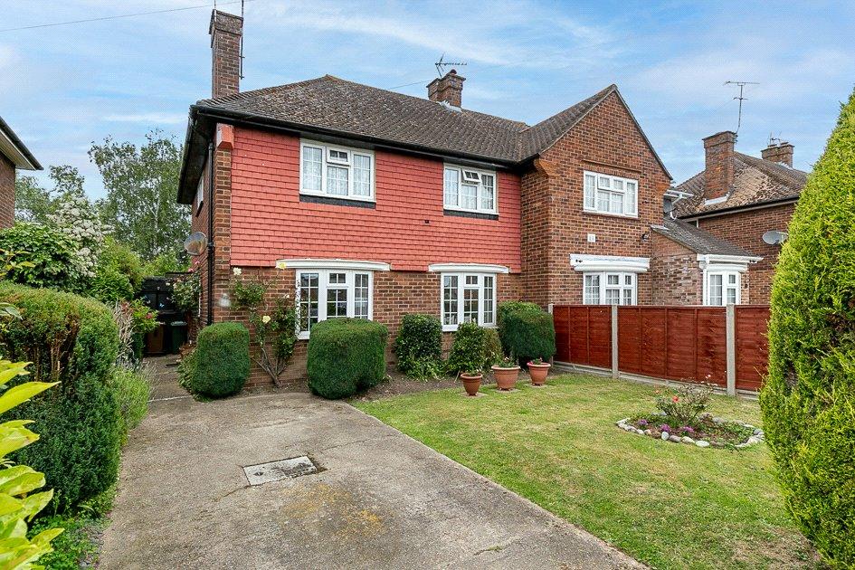Fairfield Avenue, HORLEY, Surrey, RH6 2 bed semidetached house £425,000