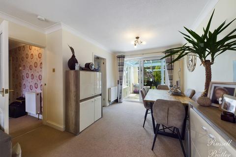 8 Badgers Way, Buckingham, MK18 7EQ