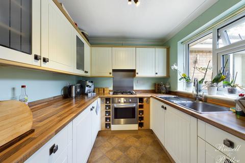 8 Badgers Way, Buckingham, MK18 7EQ