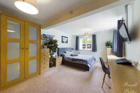 8 Badgers Way, Buckingham, MK18 7EQ