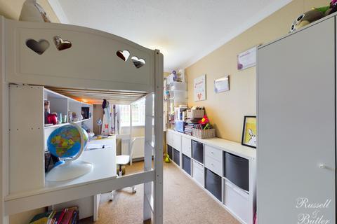 8 Badgers Way, Buckingham, MK18 7EQ