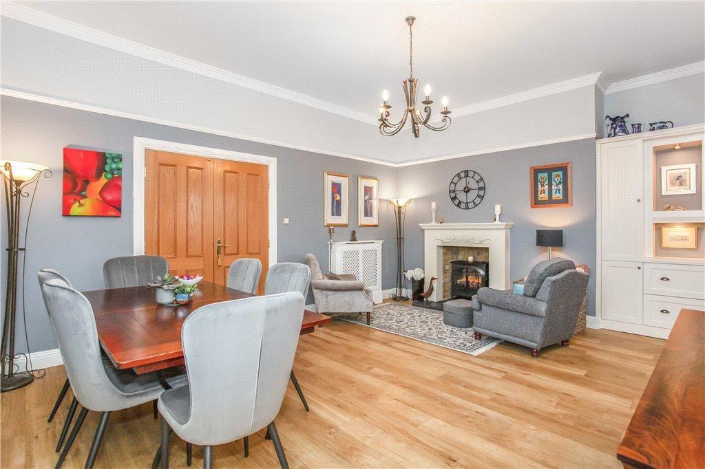 Florence Way, Knaphill, Woking, Surrey, GU21 2TW 3 bed flat £540,000