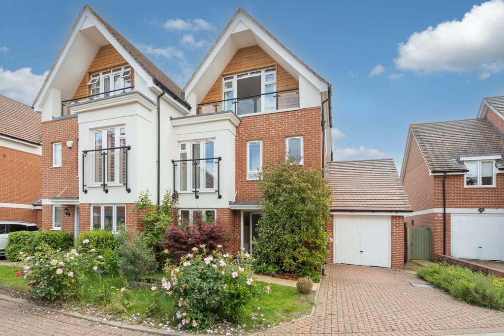 Lindsey Drive, Maidenhead SL6 7RW 4 bed semidetached house £700,000
