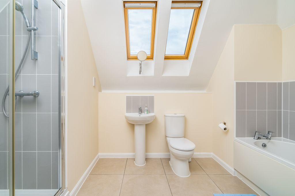 Ensuite to Bed 1