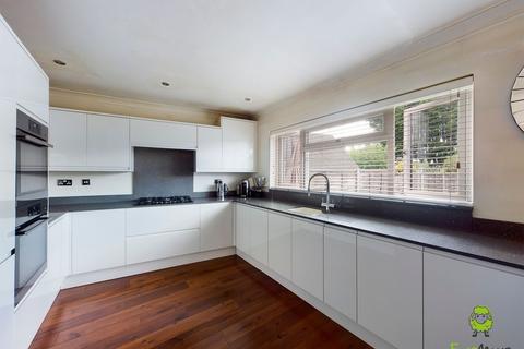 4 bedroom semi-detached house for sale - Olron Crescent, Bexleyheath  DA6 8JY