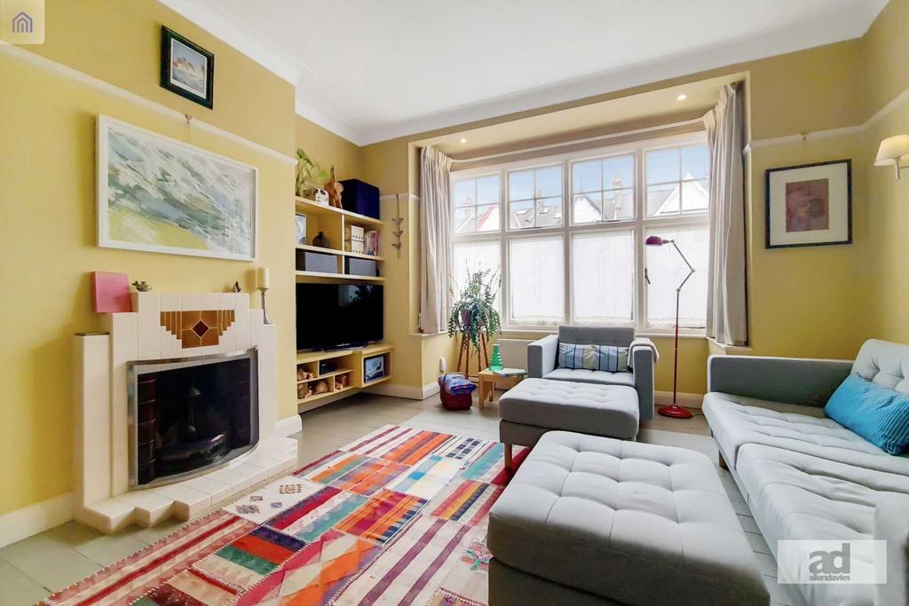 Forest Drive West, Leytonstone, E11 3 bed house £850,000