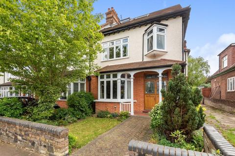 79 Holdenhurst Avenue, London, N12 0HY