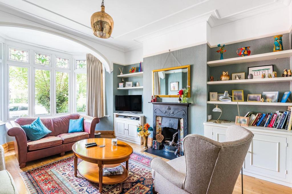 Holdenhurst Avenue, North Finchley 5 bed semidetached house £1,250,000