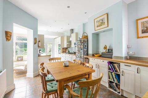 79 Holdenhurst Avenue, London, N12 0HY