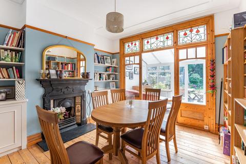 79 Holdenhurst Avenue, London, N12 0HY
