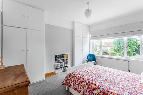 79 Holdenhurst Avenue, London, N12 0HY