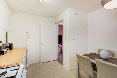 69 Wodeham Gardens, London, E1 5BN