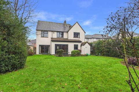 Curzon Avenue, Beaconsfield, Buckinghamshire, HP9